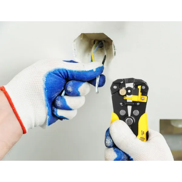 Automatic wire stripper