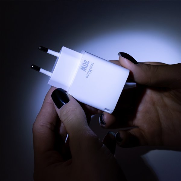 Maxlife MXTC-09-30AC GaN PD QC charger 1x USB-C 1x USB 30W white
