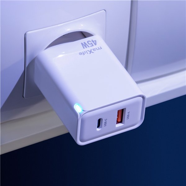 Maxlife MXTC-09-45AC GaN PD QC charger 1x USB-C 1x USB 45W white