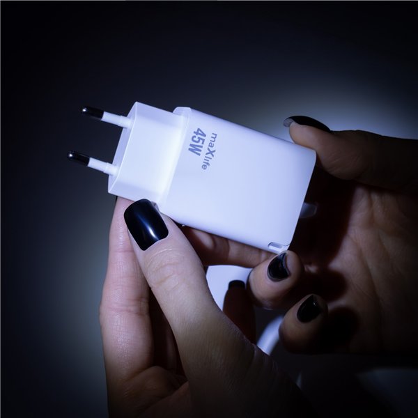 Maxlife MXTC-09-45AC GaN PD QC charger 1x USB-C 1x USB 45W white