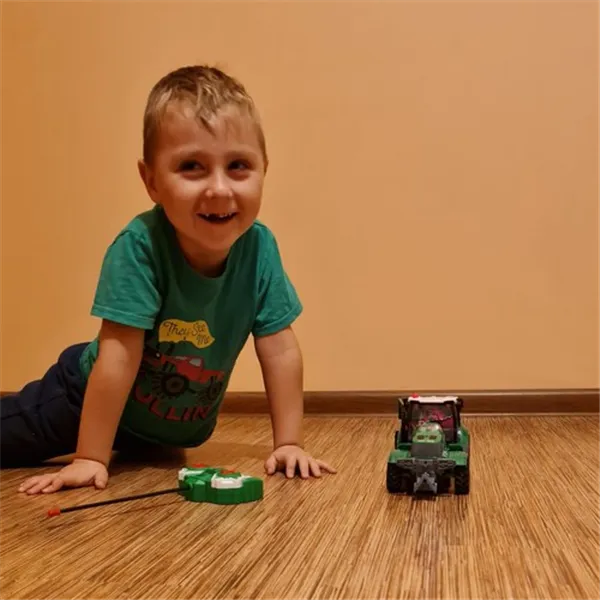 Kaugjuhtimisega traktor - Kruzzel 24850 traktor