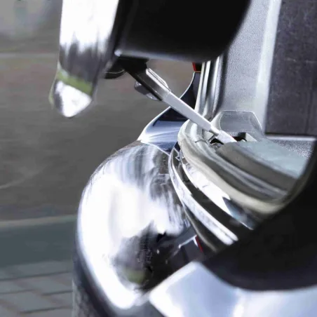 Auto pagasiruumi uksehoidja