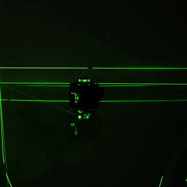 16-realine 360-kraadine laserlood