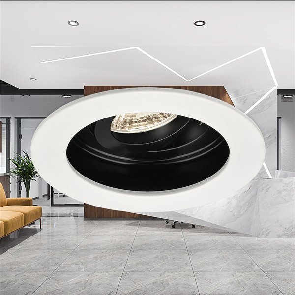 BRY-BETA-A-RND-WHT-BLC-SPOTLIGHT