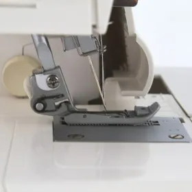 Šujmašīna Łucznik Overlock 820D-3