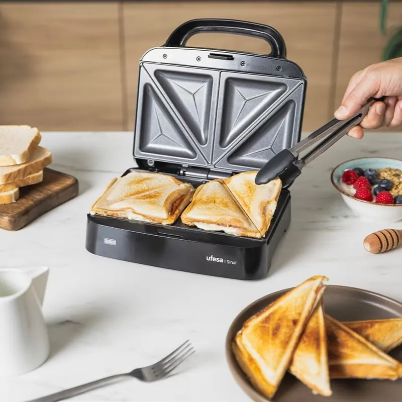 Sandwich Maker UFESA Black 750 W