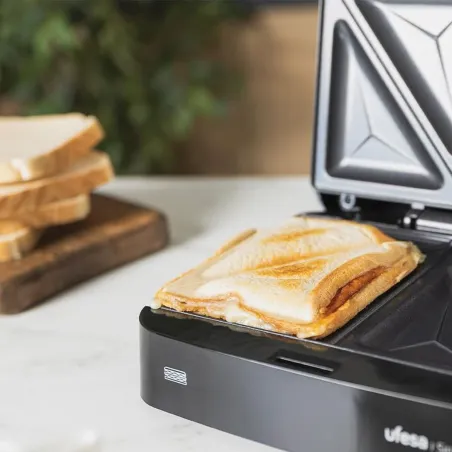 Sandwich Maker UFESA Black 750 W