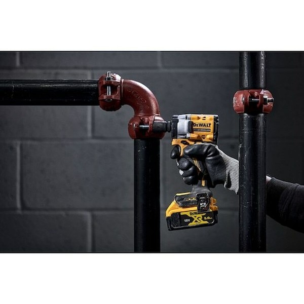 Ударный гайковерт Dewalt DCF922P2T-QW