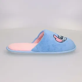домашними тапочками Stitch