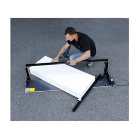 Simplified hot wire cutting table for styrofoam panel, especially for E.T.I.C.S. applications