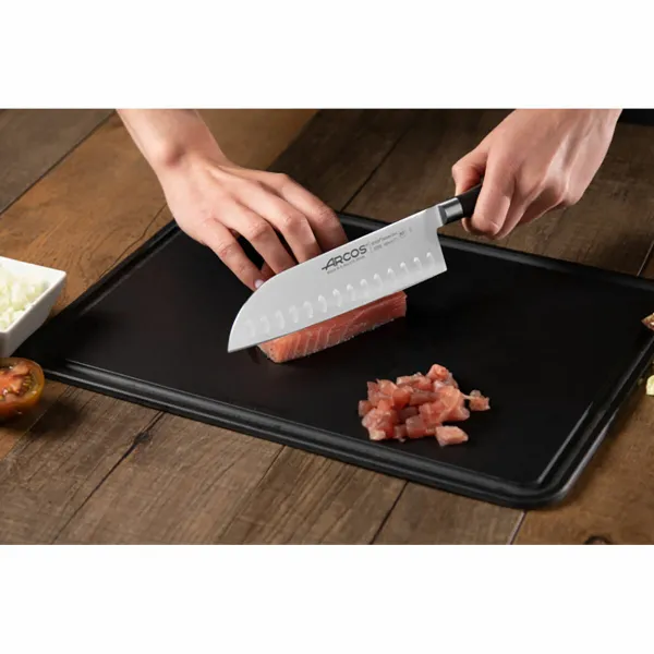 Santoku Nazis Arcos serie riviera Melns Tērauds Polioksimetilēns 18 cm