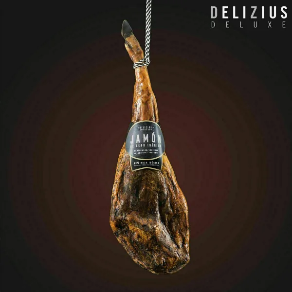 Settiin sisältyy Viljalla kasvatetun Iberian sian kinkku ja Kinkkuteline Delizius Deluxe