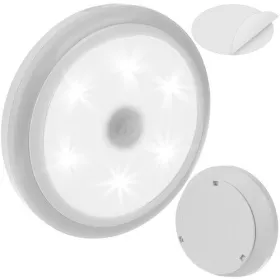 LED-yövalo liiketunnistimella