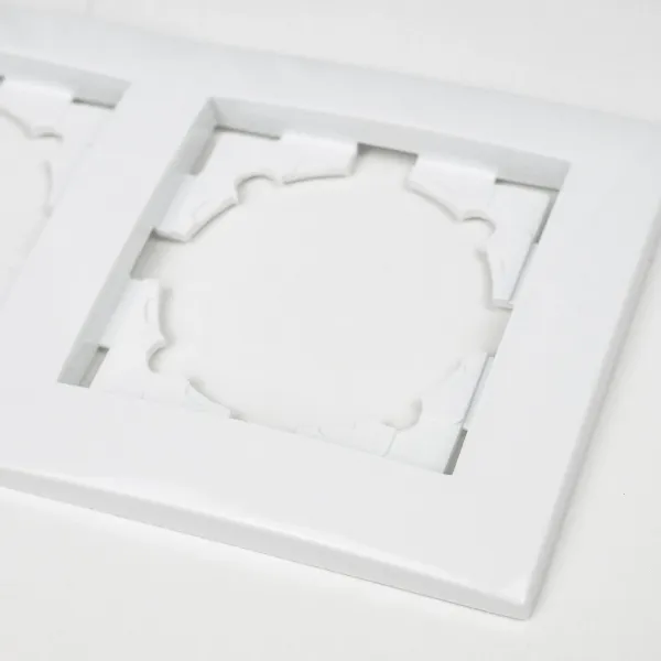 Arnold Vertical wall frame 3 White