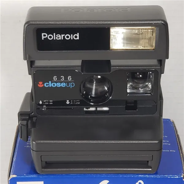 Polaroid 636 tuvplāna momentkamera ar kastīti