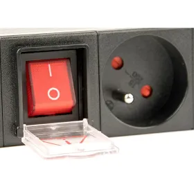 Schuko 19" 8 virzienu daudzligzdu adapteris ar ieslēgšanas/izslēgšanas slēdzi GEMBIRD EG-PDU-014-F (3 m)