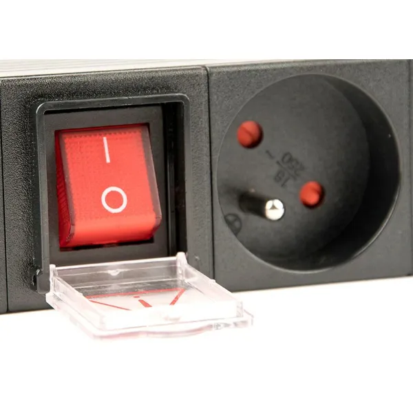 Schuko 19" 8 virzienu daudzligzdu adapteris ar ieslēgšanas/izslēgšanas slēdzi GEMBIRD EG-PDU-014-FC14 (3 m)