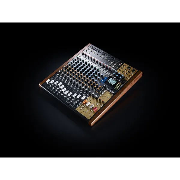DJ galds Tascam MODEL 16