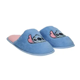 домашними тапочками Stitch