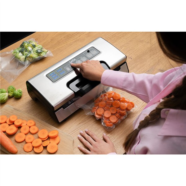 Vacuum-sealed packaging LAICA 130 W